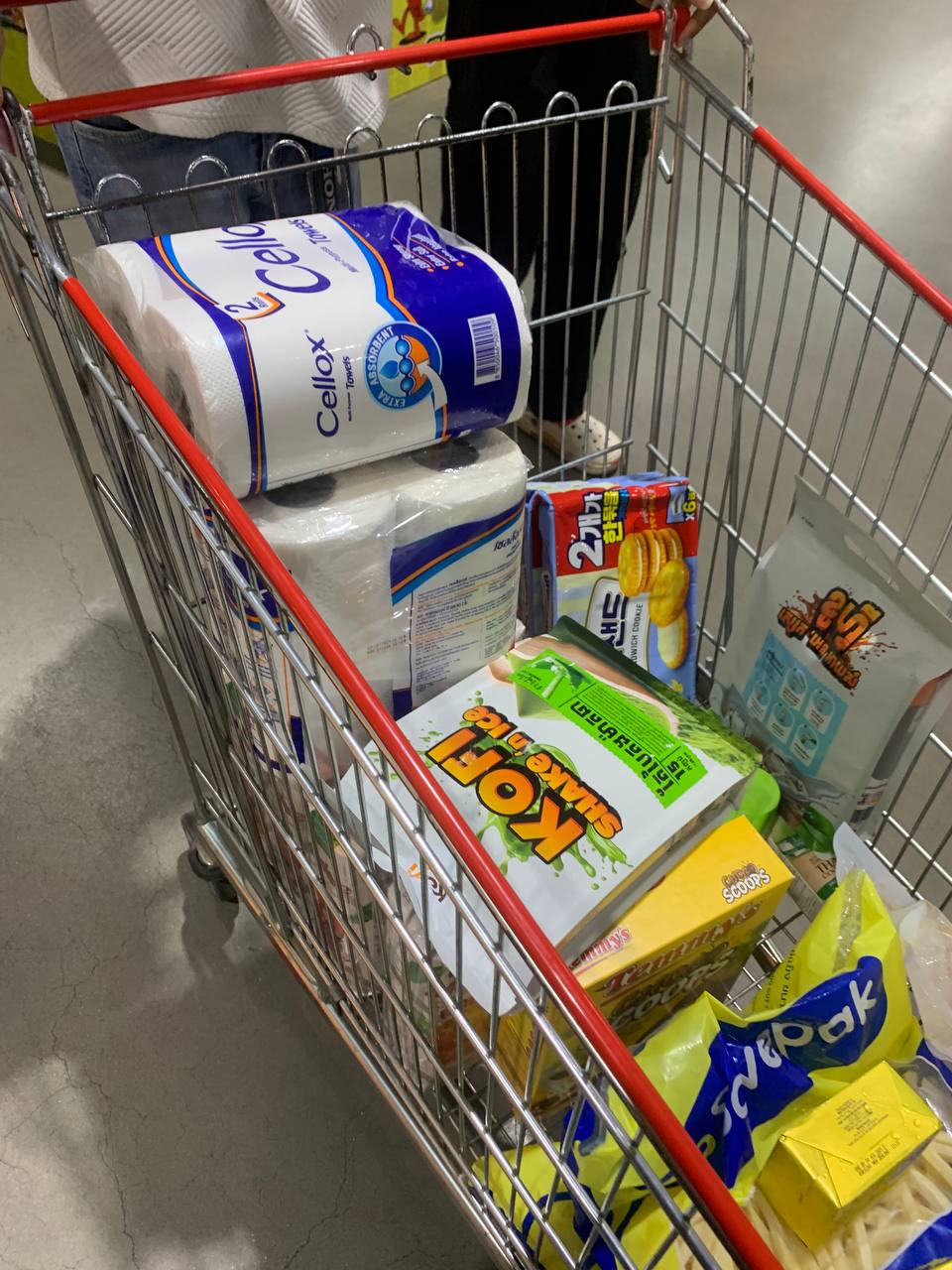 Modern Trade Distribution of Cellox and Hygienist Products by BJC at Makro Cambodia - Image 22